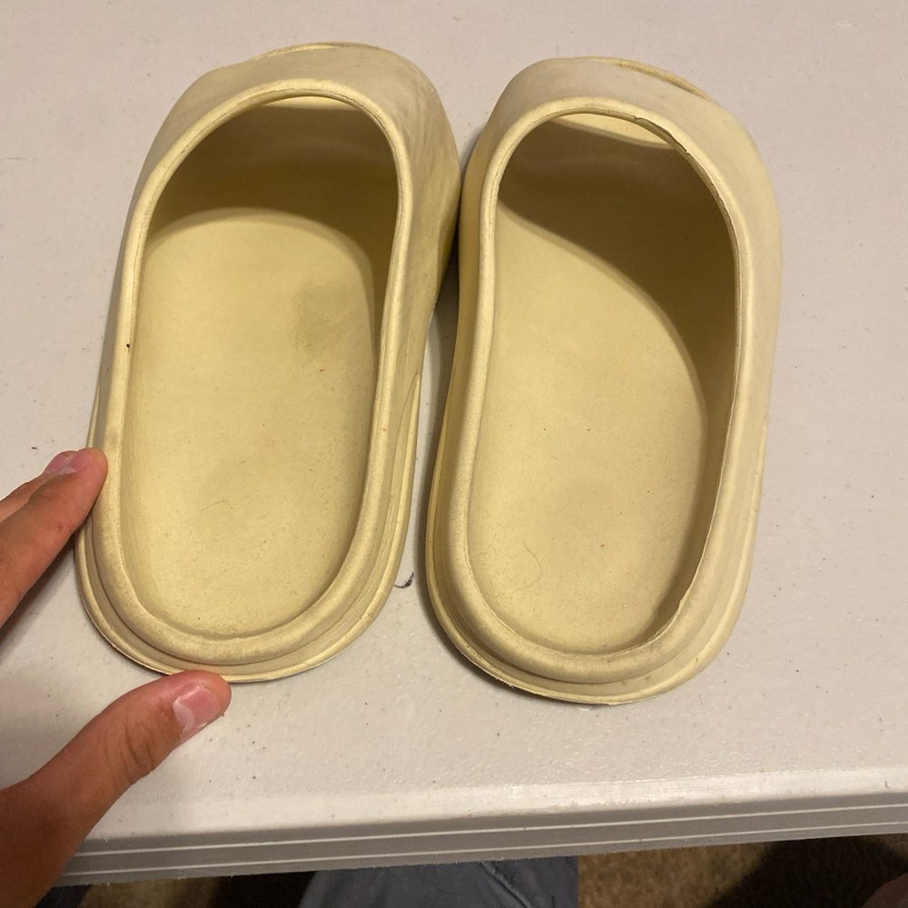 Yeezy slides size 10M conditition used color beige and comfortable to wear.